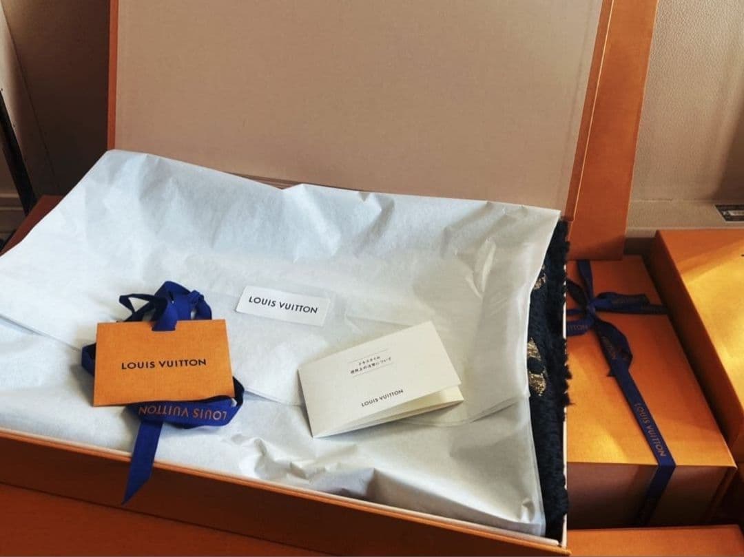 極美品 【エシャルプ・ロゴマニア シャインM70815】