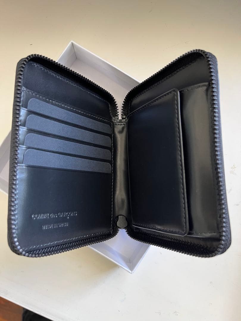 COMME des GARÇONS 黒レザー二つ折り財布