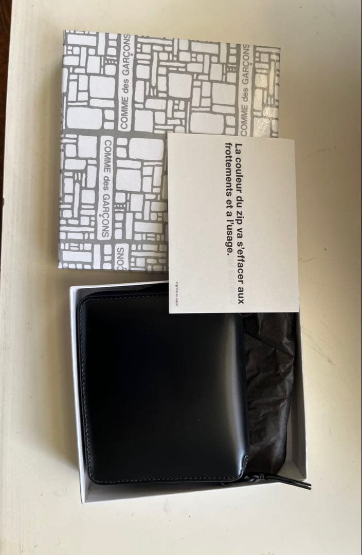 COMME des GARÇONS 黒レザー二つ折り財布