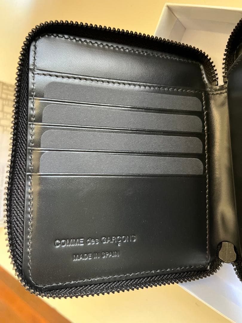 COMME des GARÇONS 黒レザー二つ折り財布