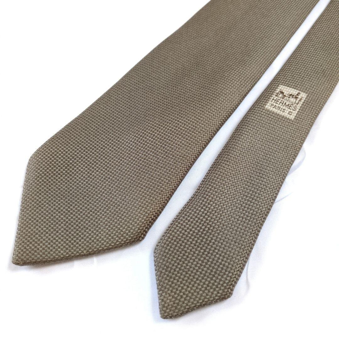【美品】エルメス ネクタイ グレージュ 無地 ソリッド 織り込み【フランス製】