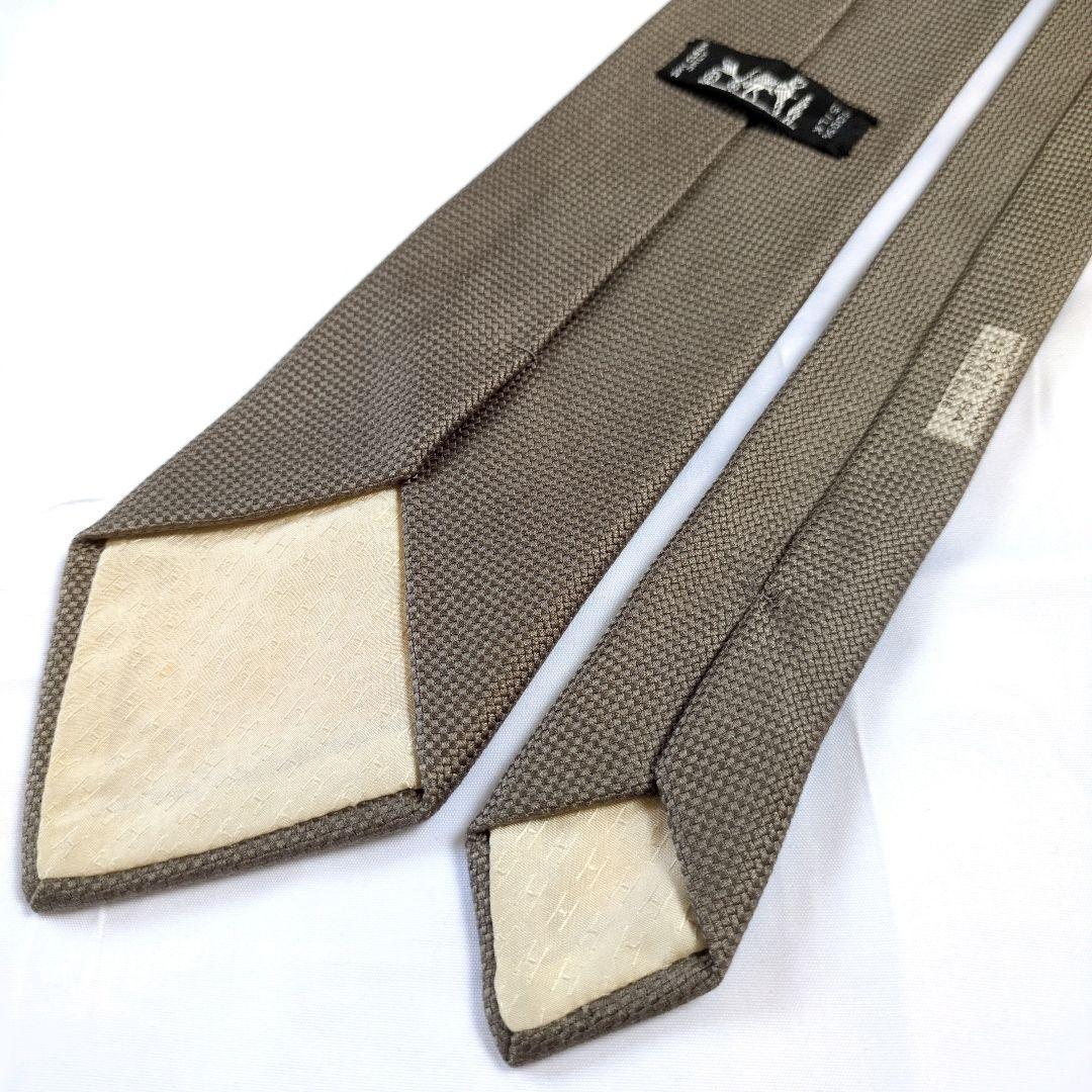 【美品】エルメス ネクタイ グレージュ 無地 ソリッド 織り込み【フランス製】
