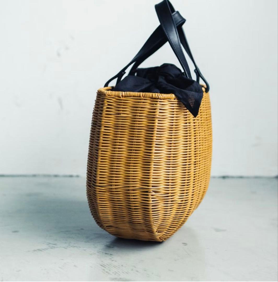 【未使用】北欧、暮らしの道具店　ころんと丸いレザーハンドルのかごバッグ