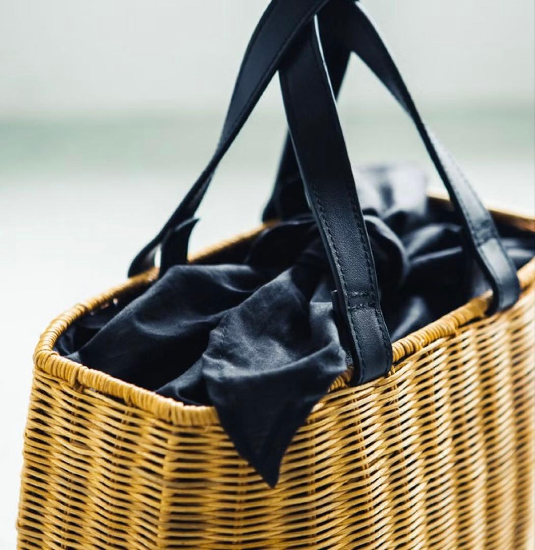 【未使用】北欧、暮らしの道具店　ころんと丸いレザーハンドルのかごバッグ