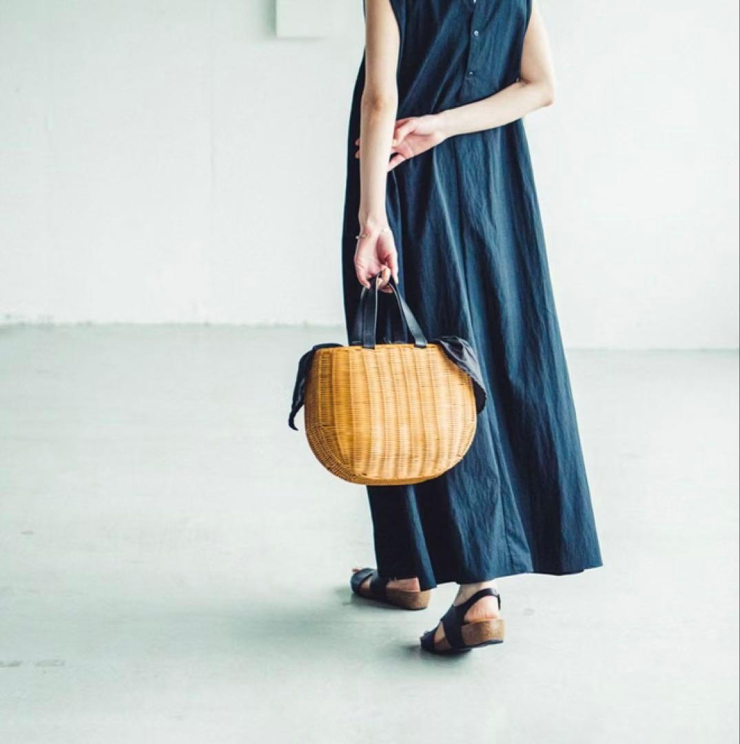 【未使用】北欧、暮らしの道具店　ころんと丸いレザーハンドルのかごバッグ