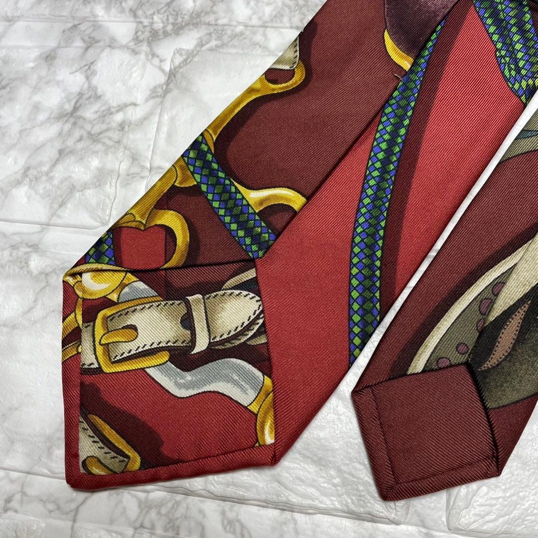 エルメス　HERMES ネクタイ　スカーフ柄　カレ　スーツ　ジャケット　カフス