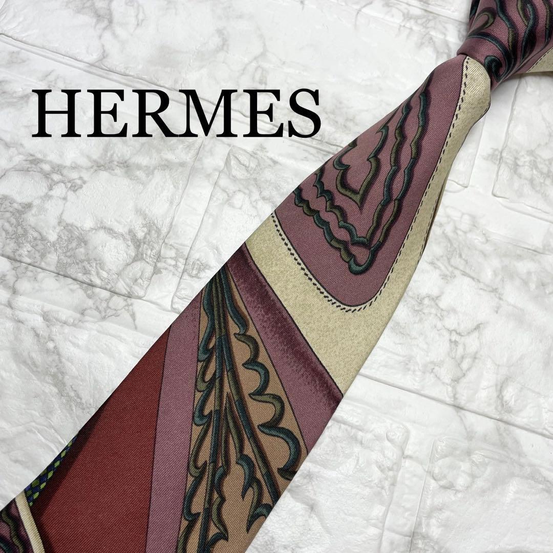 エルメス　HERMES ネクタイ　スカーフ柄　カレ　スーツ　ジャケット　カフス