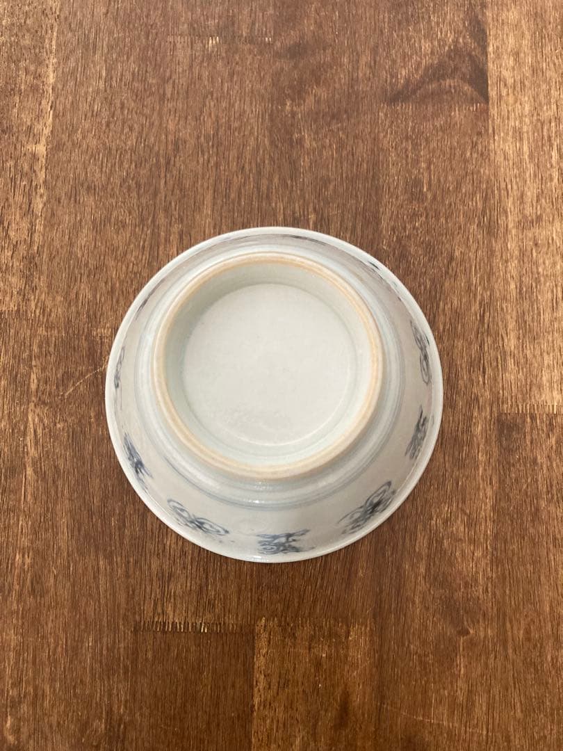 伊藤聡信　青い花模様の陶器製茶碗 中