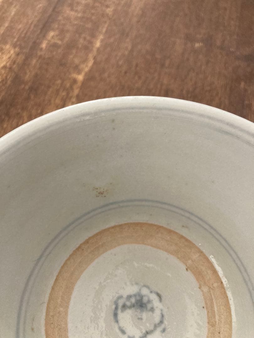 伊藤聡信　青い花模様の陶器製茶碗 中