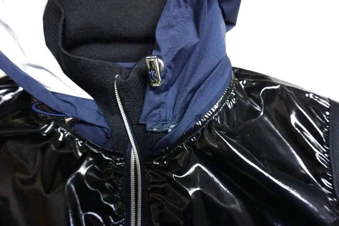 マーク＆ロナ　Triangle Squareナイロンベスト　フード脱着可