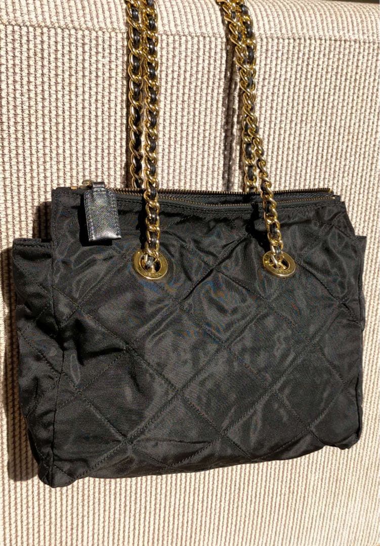 PRADA ブラックナイロンショルダーバッグ