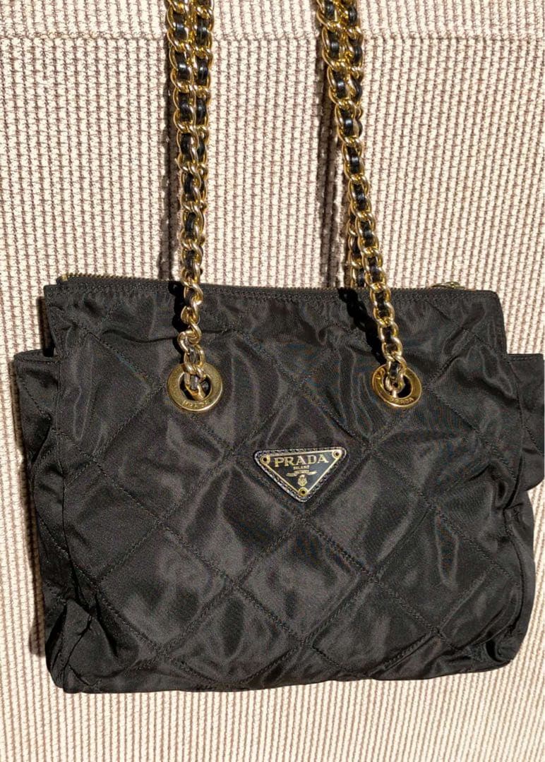 PRADA ブラックナイロンショルダーバッグ