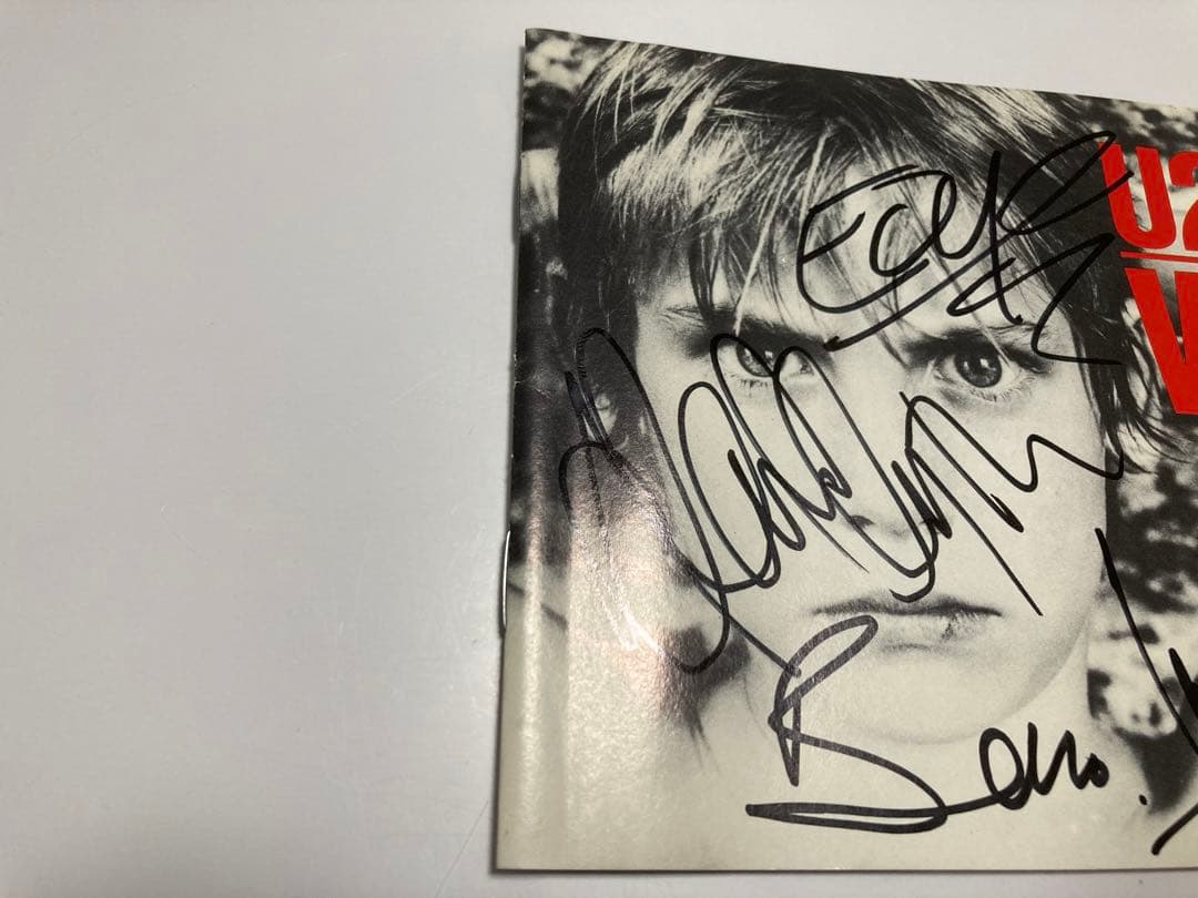 レア　u2 直筆サインCD WAR bono edge Larry adam