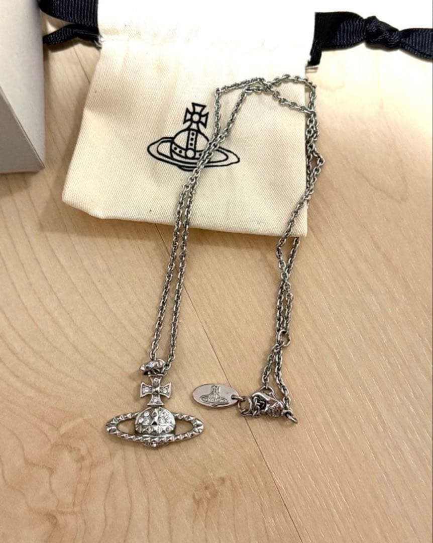 即時支払いのみ可Vivienne Westwood ネックレス シルバー　極美品