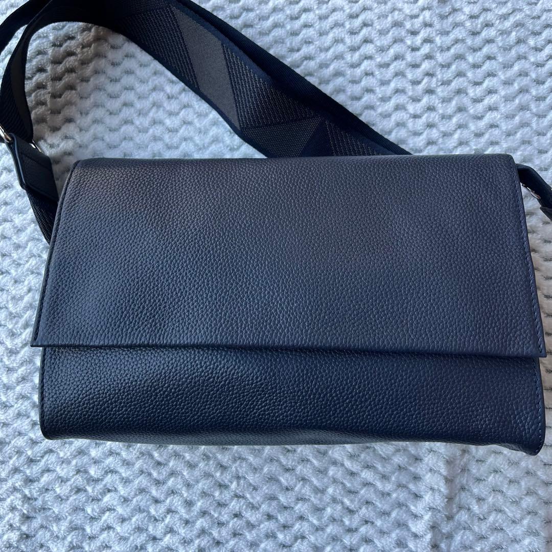 【美品】本革 470gワイドテープショルダーバッグ/ボディバッグ イアパピヨネ