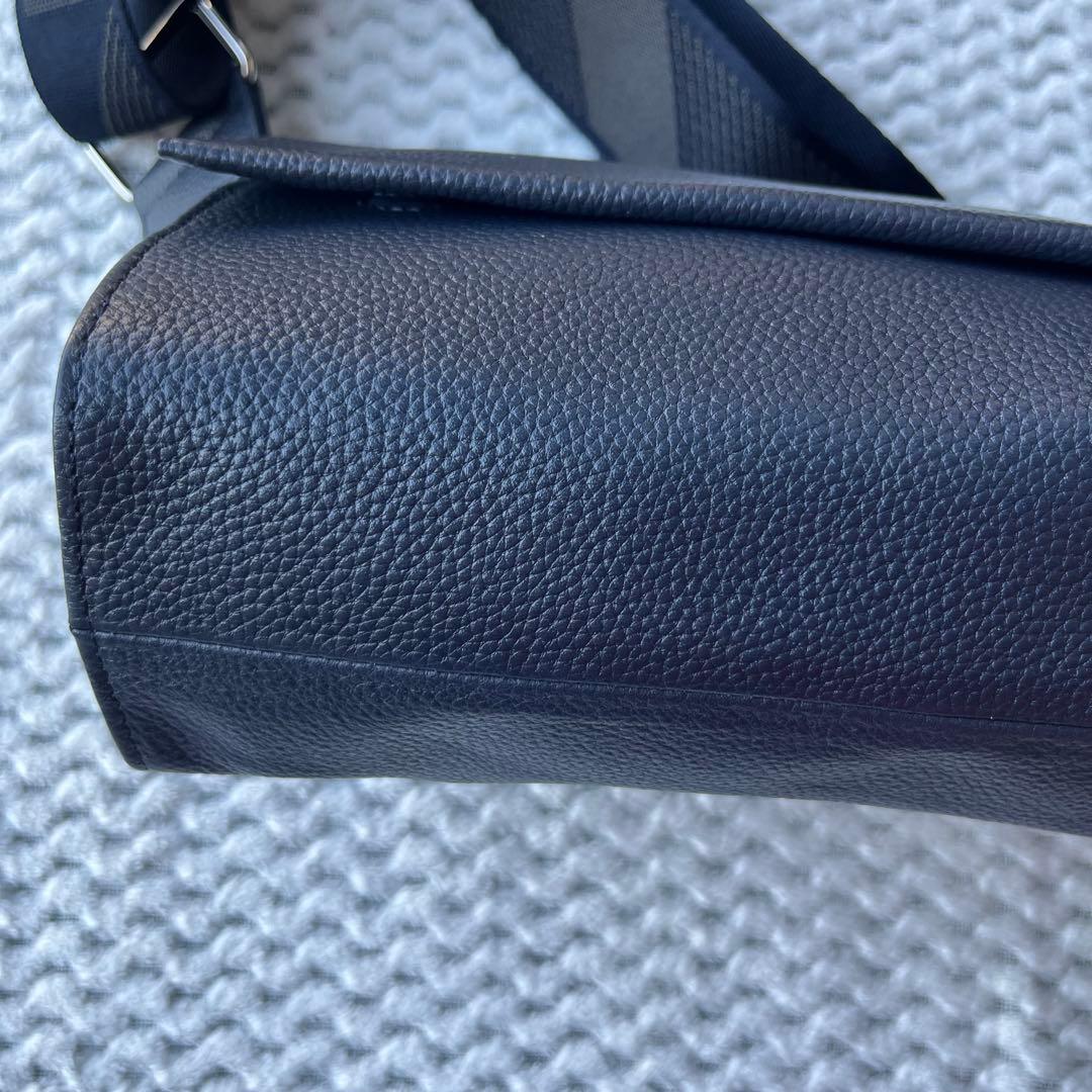 【美品】本革 470gワイドテープショルダーバッグ/ボディバッグ イアパピヨネ