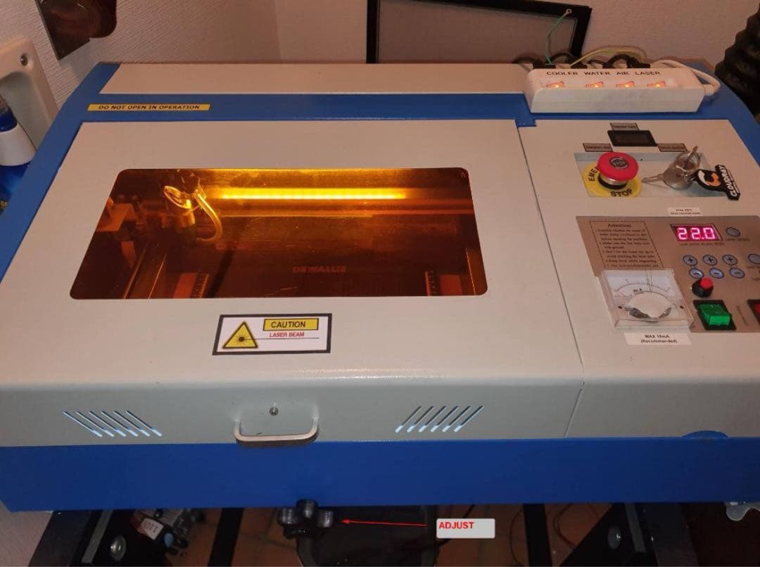 引き取り歓迎4０Wレーザー加工機レーザー、ハニカム台付、ウォータークーラー付き