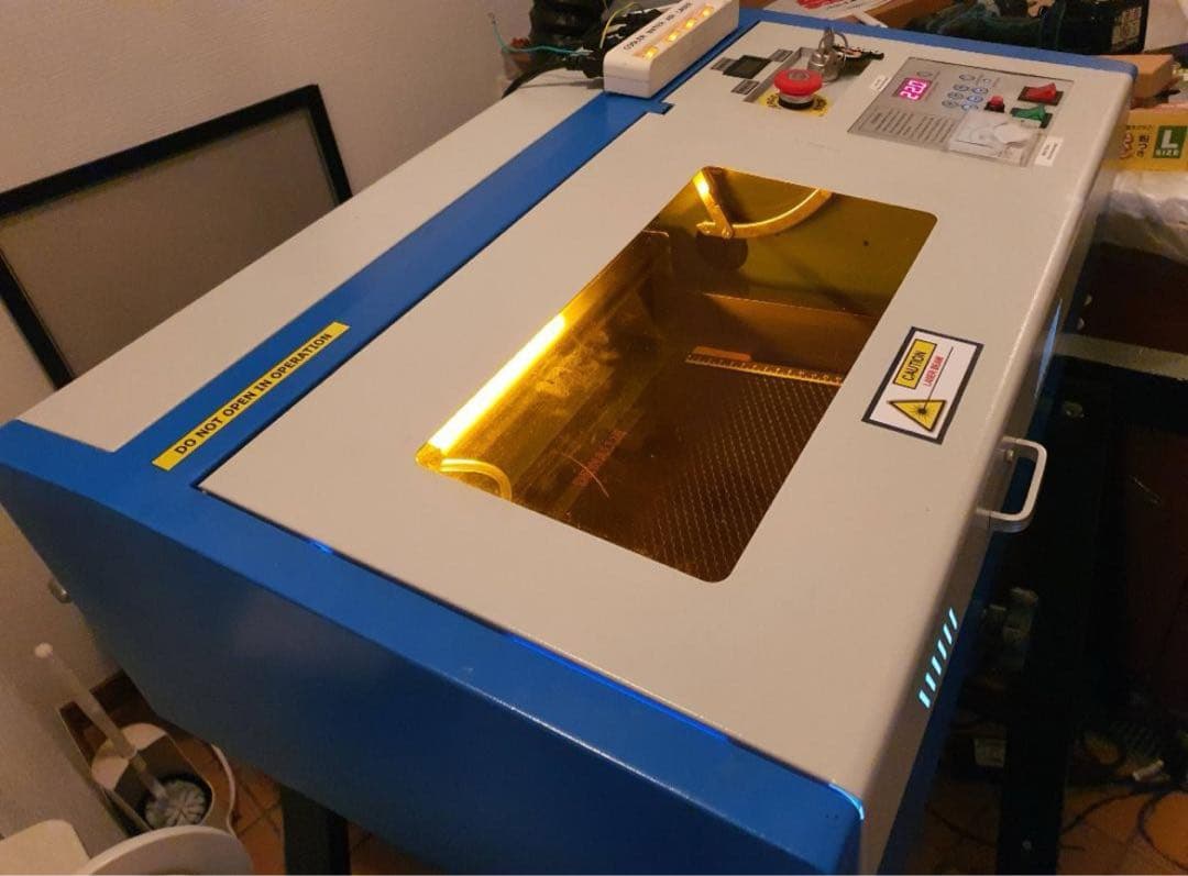 引き取り歓迎4０Wレーザー加工機レーザー、ハニカム台付、ウォータークーラー付き