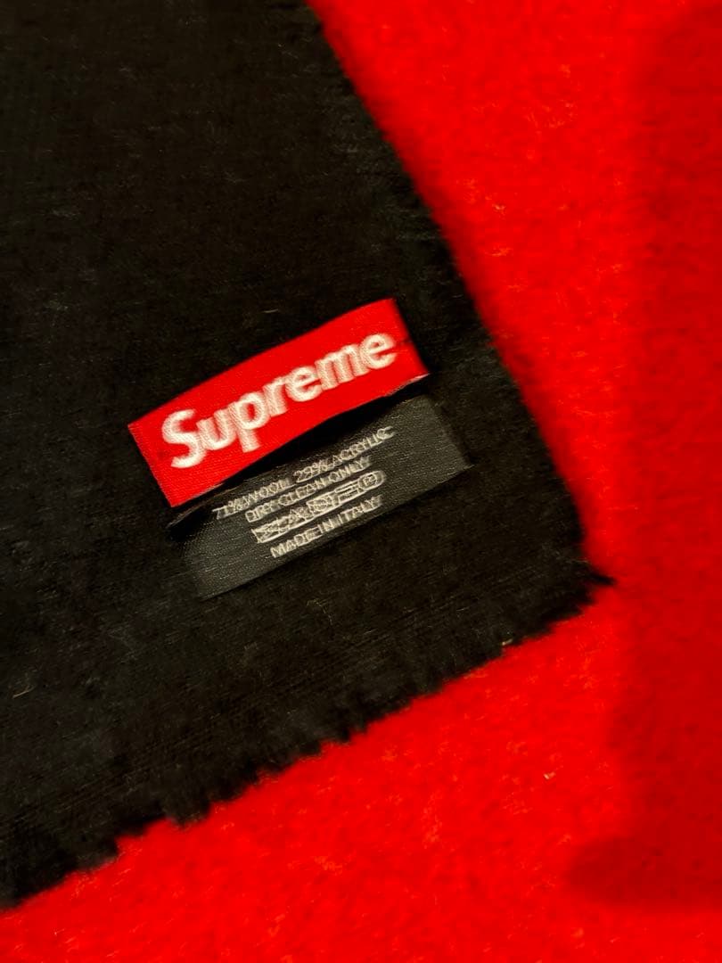 Supreme ロゴ入りマフラー イタリア製 ブラック/グレー