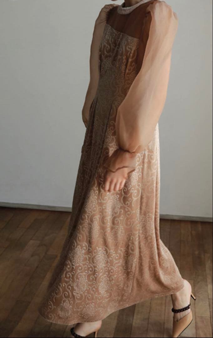 美品　AMAIL Mature paypuri dress ベージュ