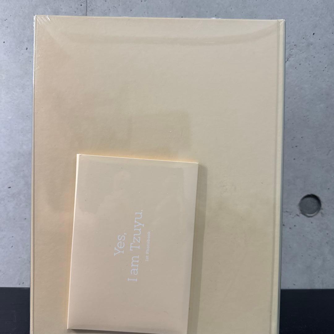 新品未開封 TWICE ツウィ 写真集 Yes, I am Tzuyu