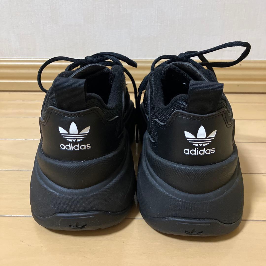 adidasスニーカー24cm