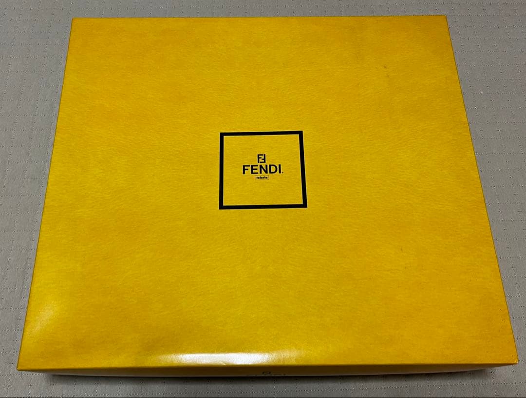 新品未使用 FENDI　フェンディニューマイヤーハーフ毛布　箱付100 ×140