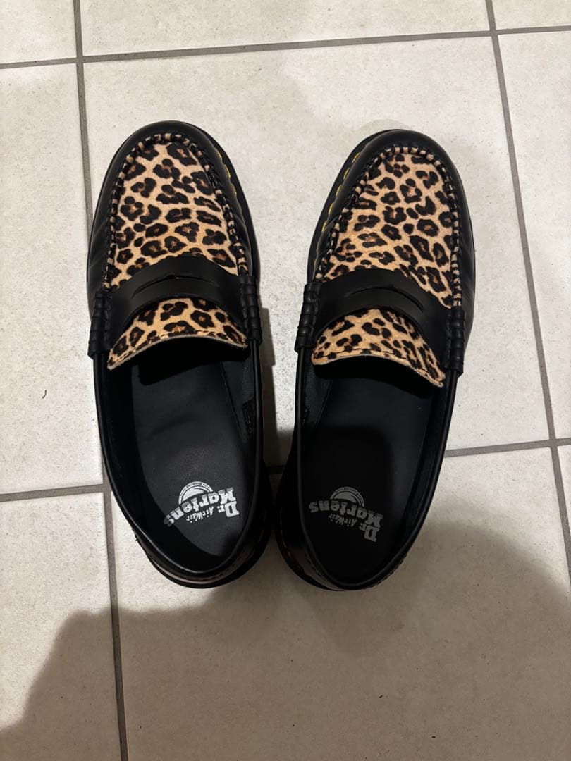 Dr. Martens ヒョウ柄ローファー