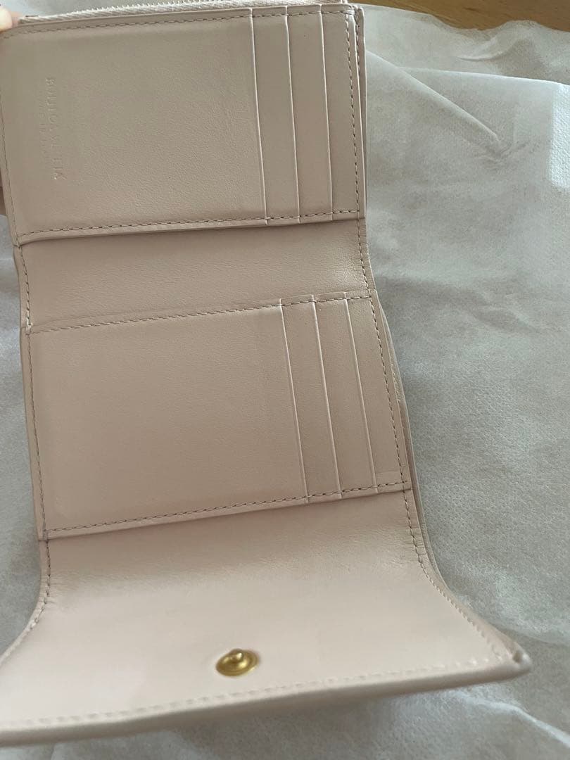 2024 BOTTEGA VENETA レディース　ミニ財布
