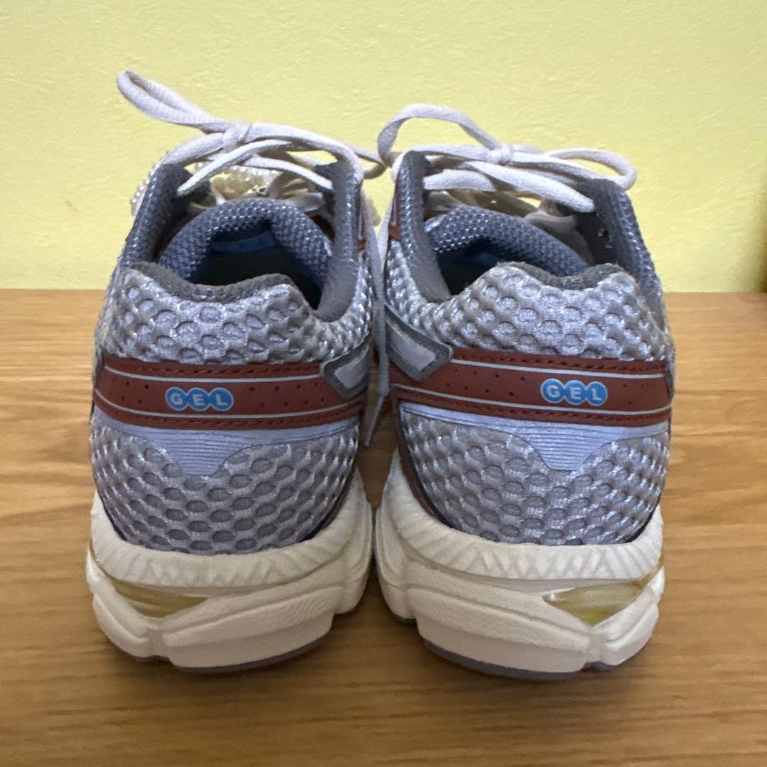 希少　ASICS GELシリーズ スニーカー グレー/ブラウン　emmiコラボ