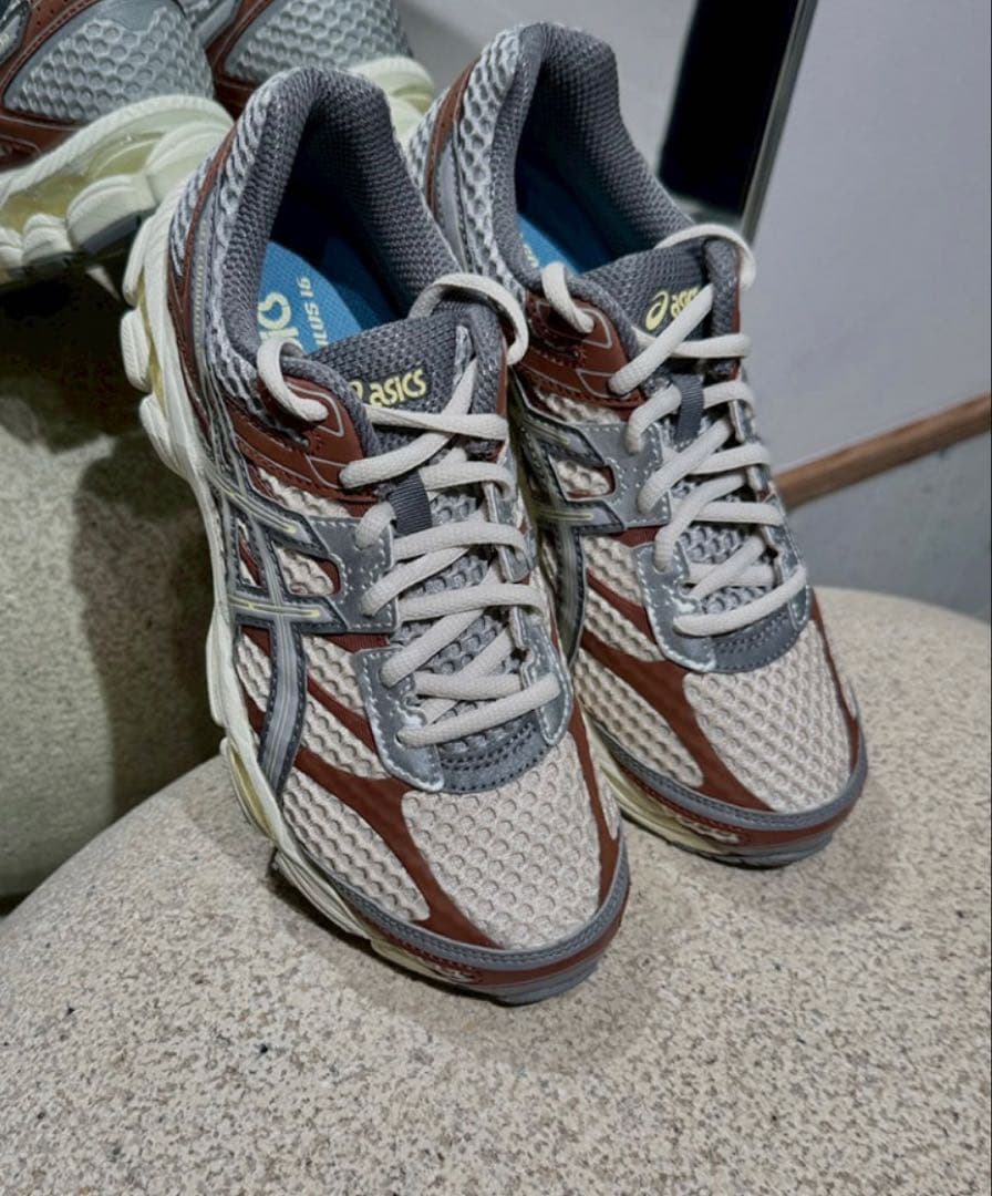 希少　ASICS GELシリーズ スニーカー グレー/ブラウン　emmiコラボ