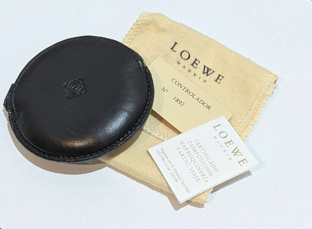 【美品】LOEWE シルバー ラウンドケース　ロエベ