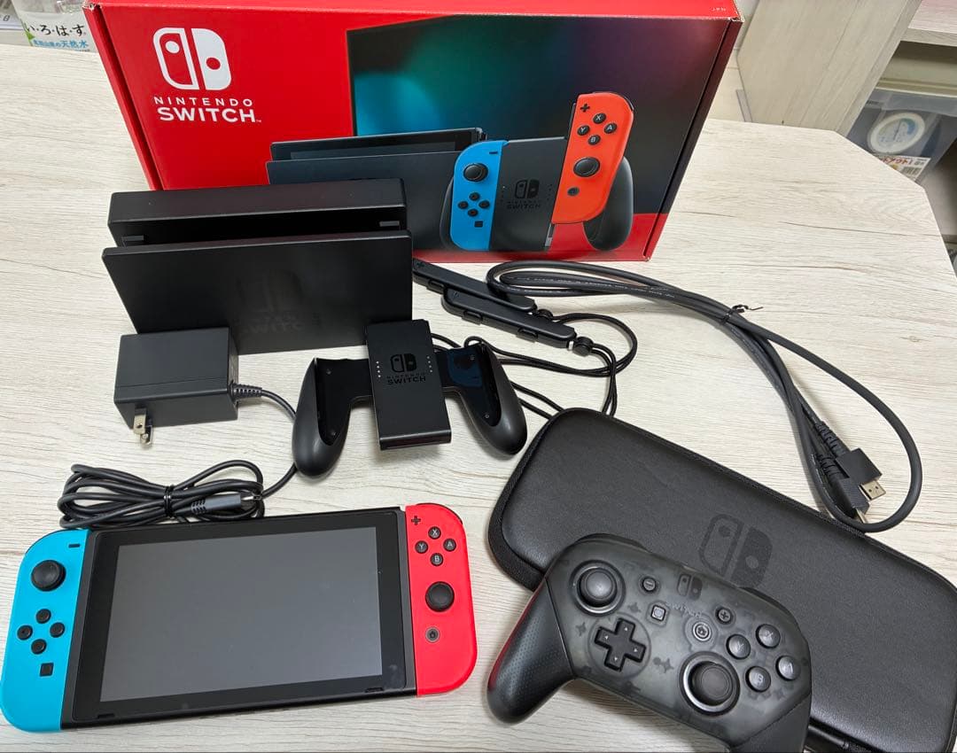 ニンテンドースイッチ 本体・プロコン・ケース
