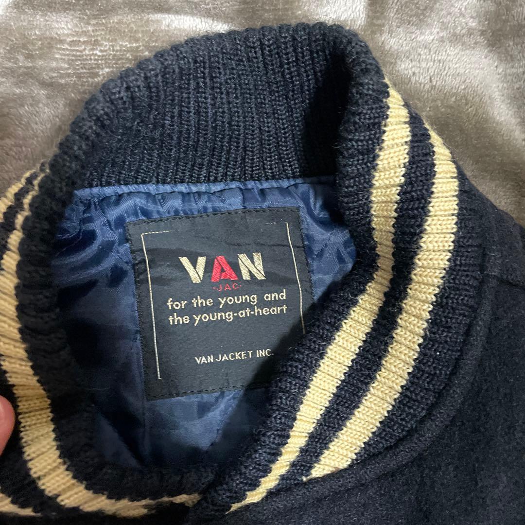 VAN スタジャン ネイビー/ベージュ