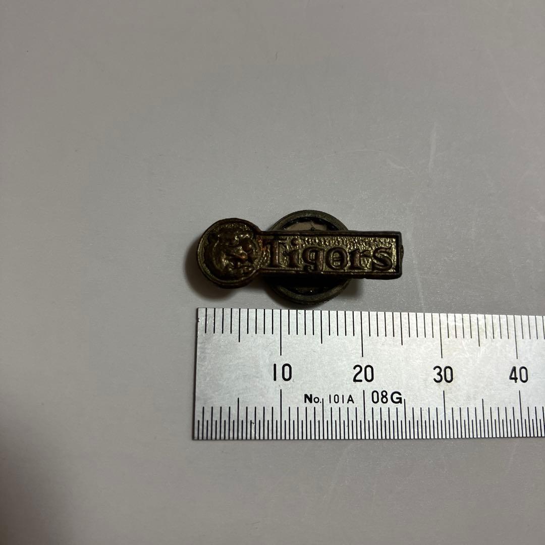 野球 ピンバッジ 4個セット（ジャイアンツ2個、ドラゴンズ、タイガース）