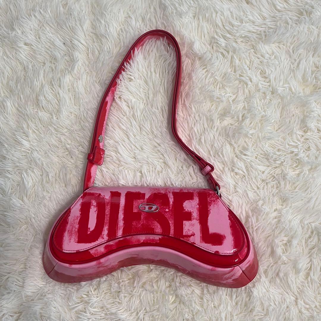 dieselディーゼルIVE(アイヴ)レイ着用ピンク赤レッドワンショルダーバッグ