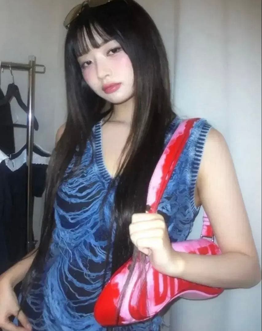 dieselディーゼルIVE(アイヴ)レイ着用ピンク赤レッドワンショルダーバッグ