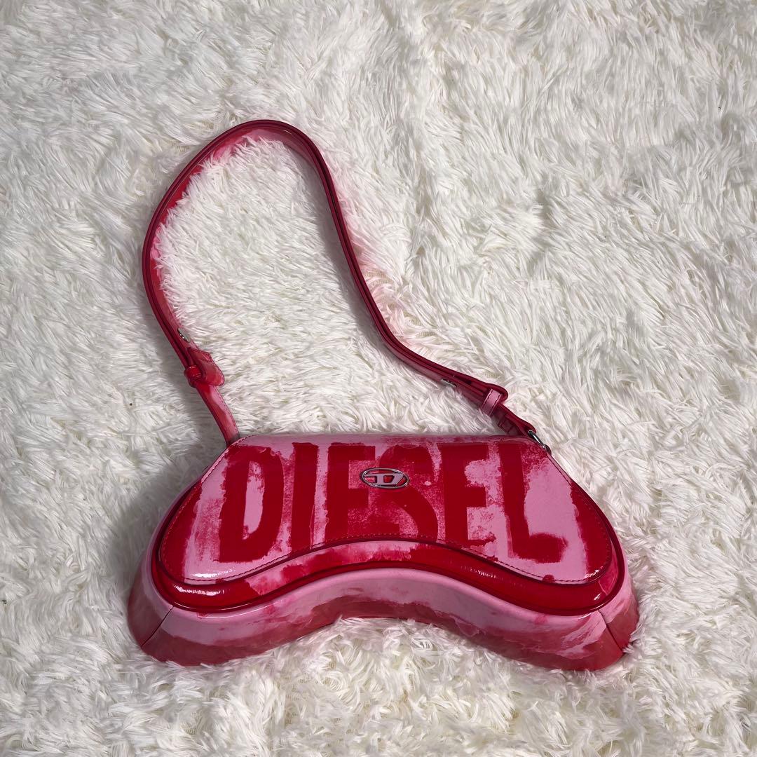 dieselディーゼルIVE(アイヴ)レイ着用ピンク赤レッドワンショルダーバッグ