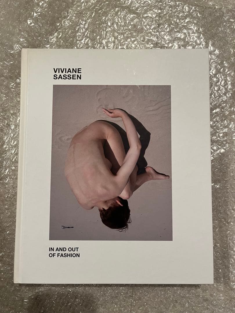 アート・デザイン・音楽 Viviane Sassen IN AND OUT OF FASHION