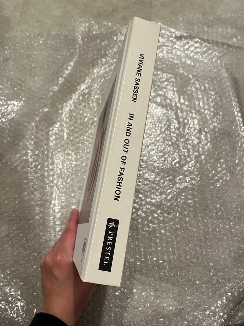 アート・デザイン・音楽 Viviane Sassen IN AND OUT OF FASHION