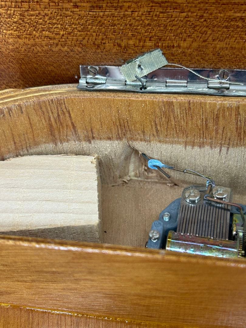 送料込み⭐︎天板収納オルゴール付き円形木製サイドテーブル