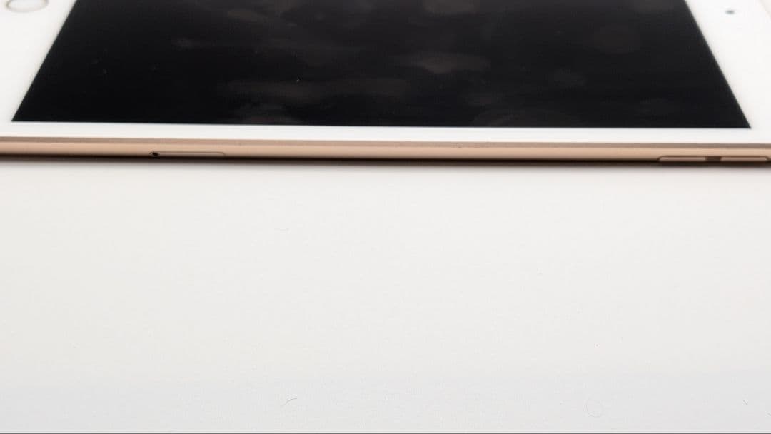 【セルラー】iPad mini 5 64GB ゴールド docomo 本体のみ