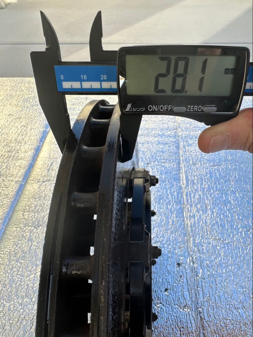 アバルト595シリーズ3 最終型 ブレンボキャリパー ツーピースドリルドローター