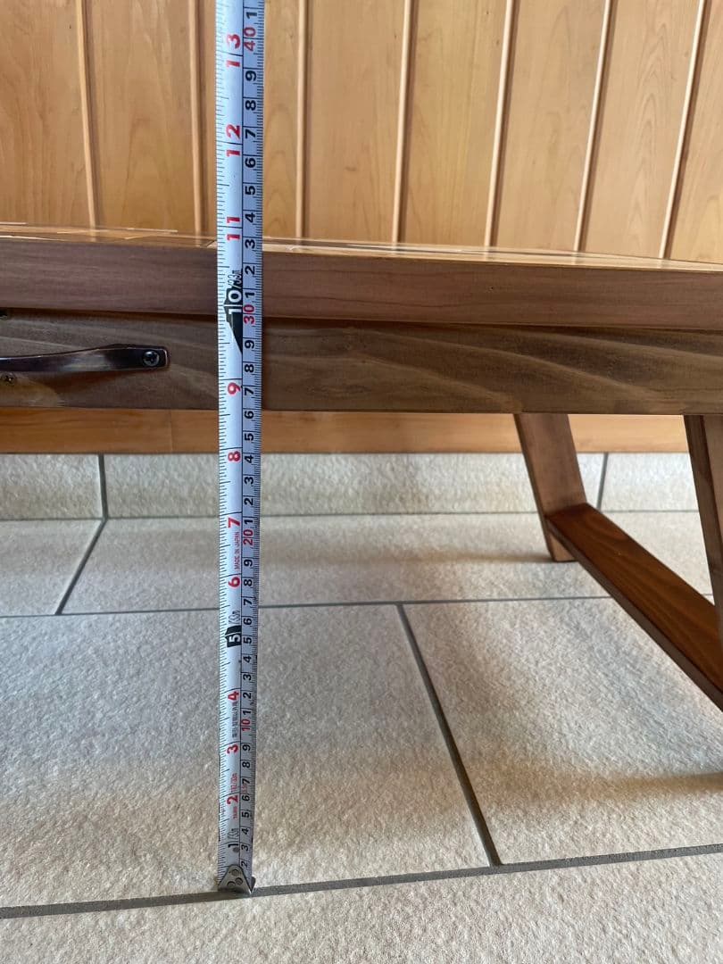 木を愛するキャンパー向けに大工職人が丹精込めて作ったオルテガ柄ローテーブル