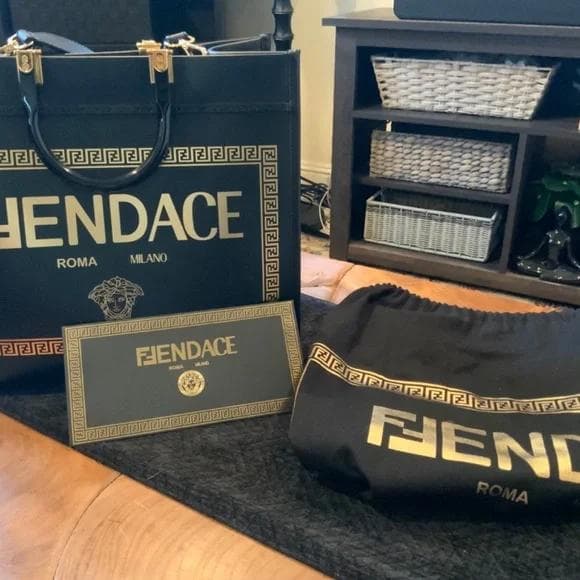 中古 FENDACE ロゴ入りショルダーバッグ