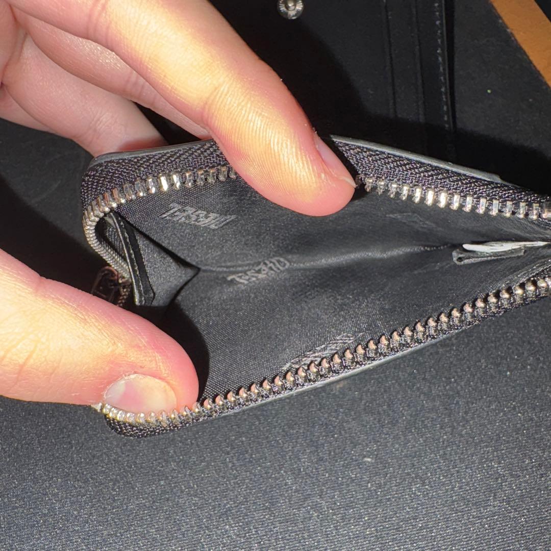 DIESEL二つ折り財布　黒色