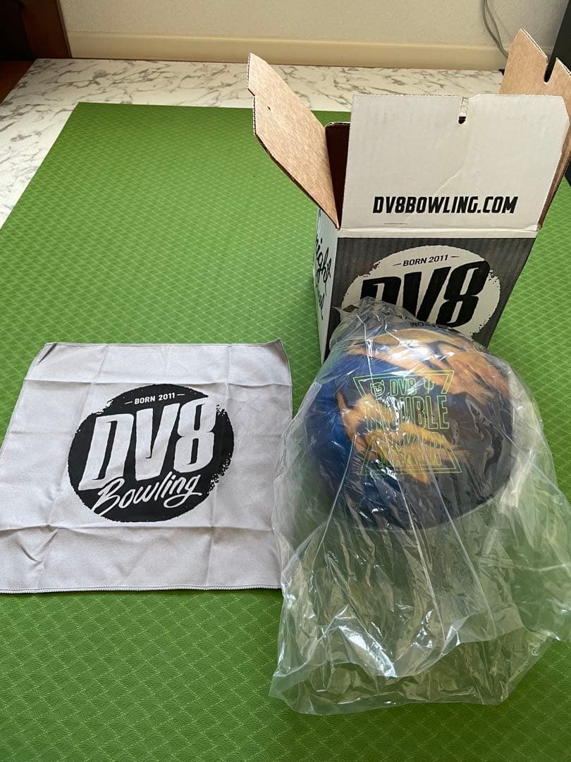 DV8 TROUBLE MAKER PEARL ボウリングボール