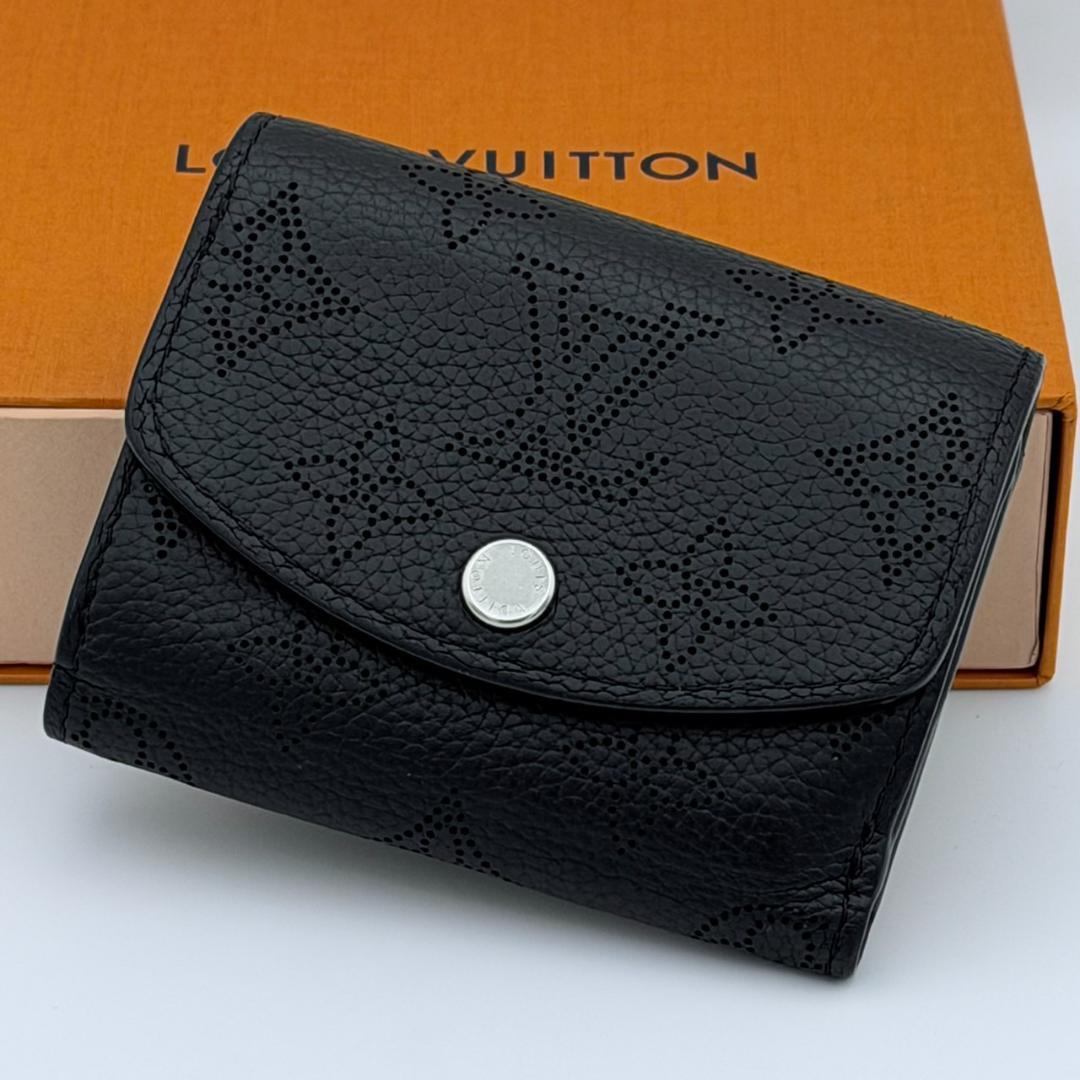 ルイヴィトン マヒナ ポルトフォイユ イリス XS 三つ折り財布 ブラック