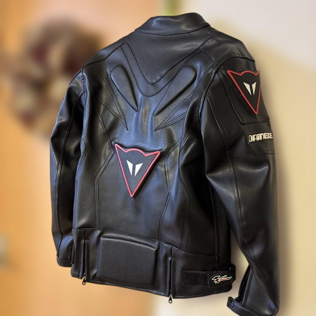ダイネーゼのモーターサイクルジャケット、レザー