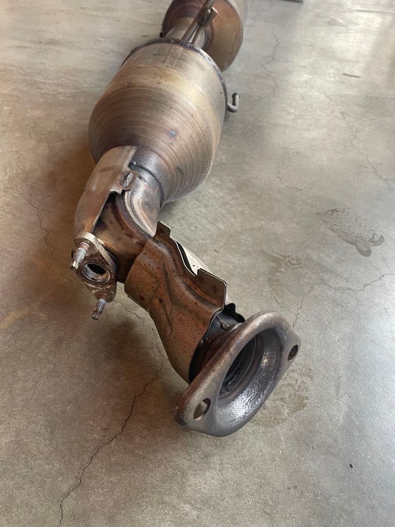 トヨタ　ハイエース　触媒　GDH